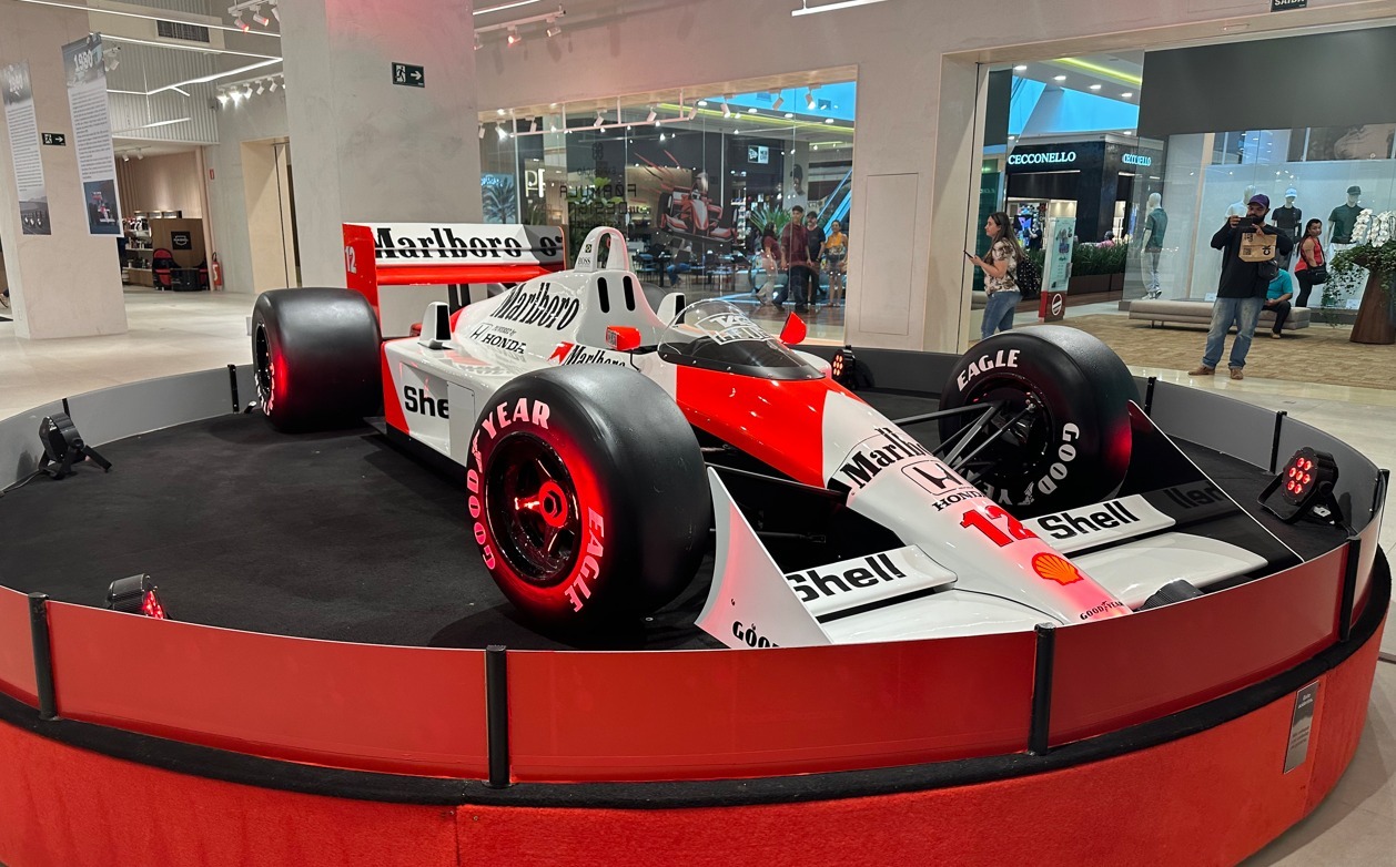 Réplica de carro de F1 no RibeirãoShopping | Crédito: Divulgação