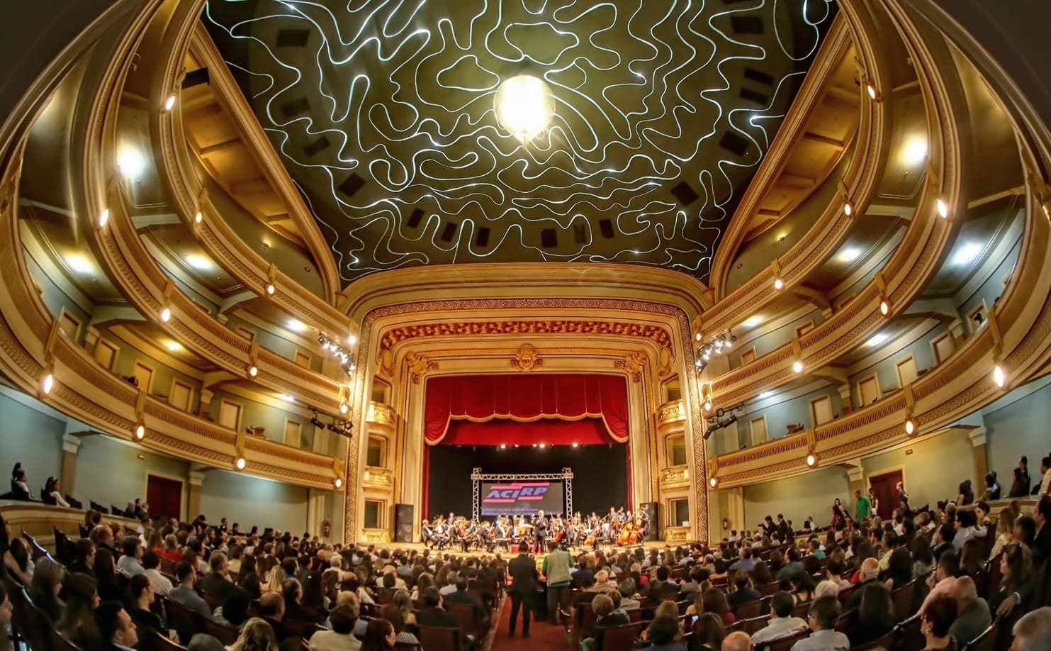 Orquestra Sinfônica em apresentação no Theatro Pedro II | Crédito: Rafael Cautella