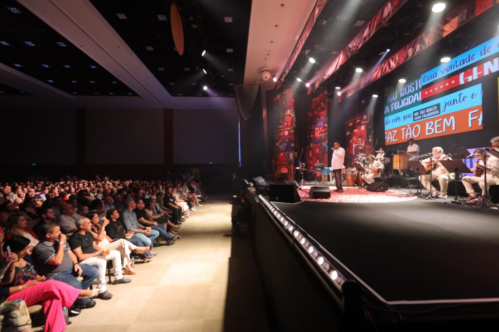 Zeca Pagodinho no Multiplan Hall, em 17-08 | Crédito: Rafael Cautella