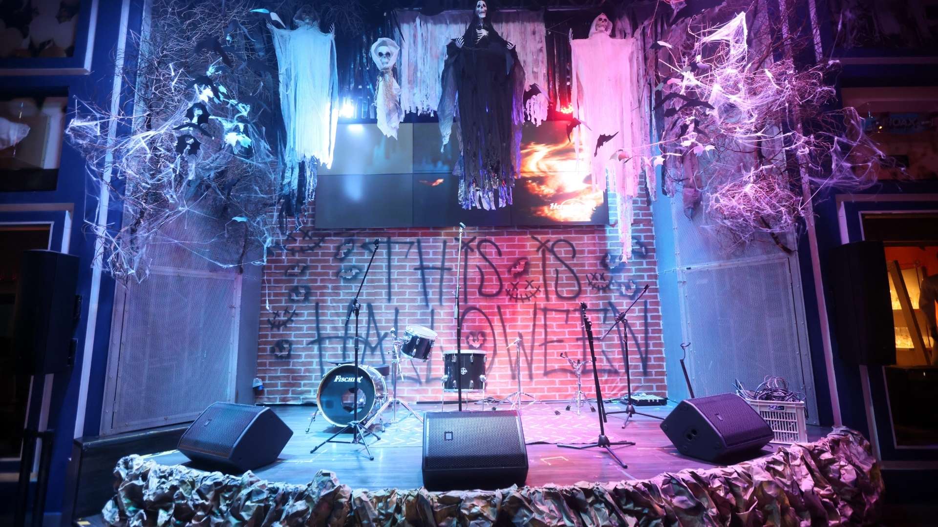 Palco do Hard Rock Café decorado para o Halloween